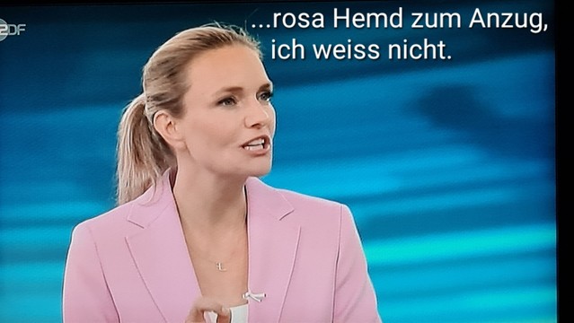 TV-ansagerin mit Spruch: rosa Hemd zu Anzug, ich weiss nicht...