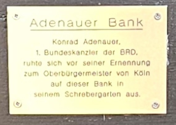 Konrad Adenauer, 1. Bundeskanzler der BRD.

ruhte sich vor seiner Ernennung zum Oberbürgermeister von Köln auf dieser Bank in seinem Schrebergarten aus.